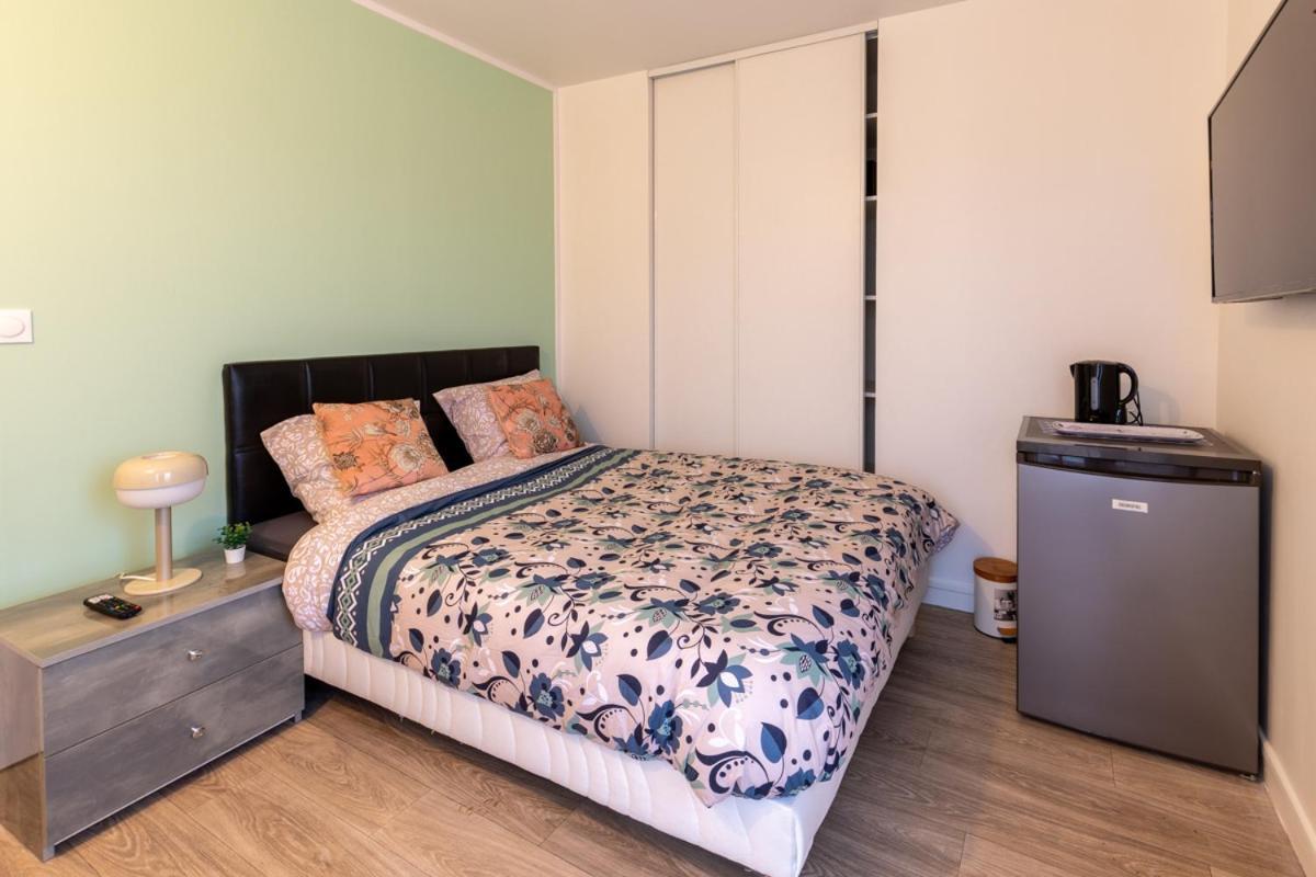 Le Beau Refuge Parisien De Cergy - Parisian Modern Flat At Cergy Bed & Breakfast Exterior photo